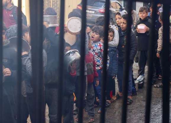 Gaza children dizzy from hunger as war impedes food deliveries