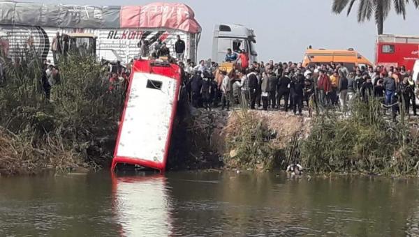 19 killed in Egypt as buses plunge into canal