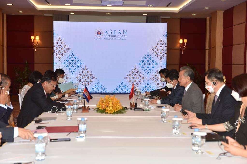 China, ASEAN laud achievements under comprehensive strategic partnership, vow to deepen ties