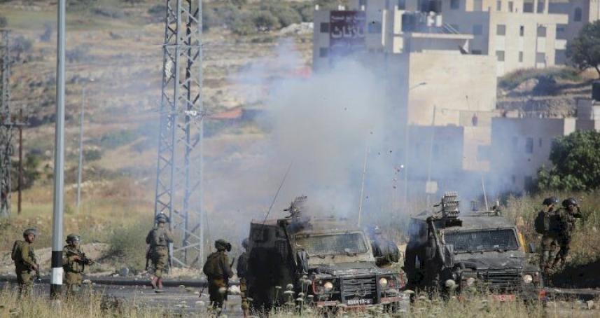 2 Palestinians injured, dozens suffocated by Israeli fire in Tubas
