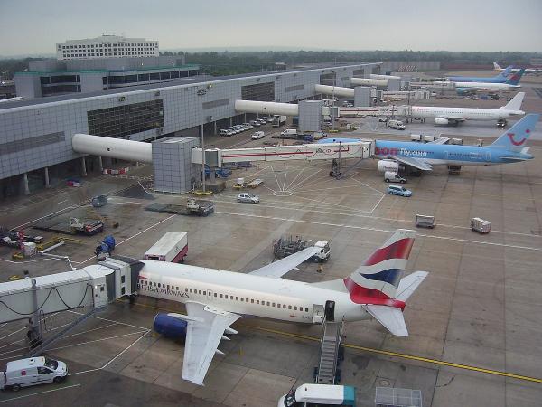 Workers at Gatwick Airport scrap planned strike after improved pay offer