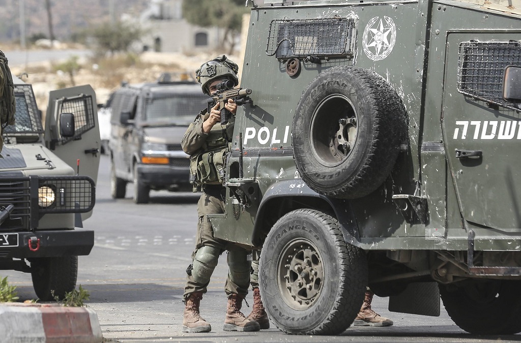 Israeli forces gun down Palestinian in Qalandiya camp