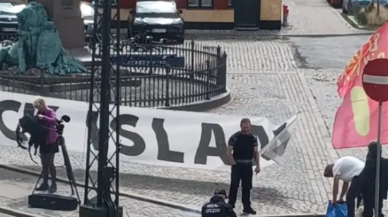 Two protesters burn Koran in front of Iraqi embassy in Denmark