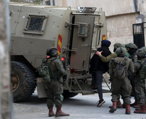 Israeli forces detain at least 15 Palestinians from the West Bank