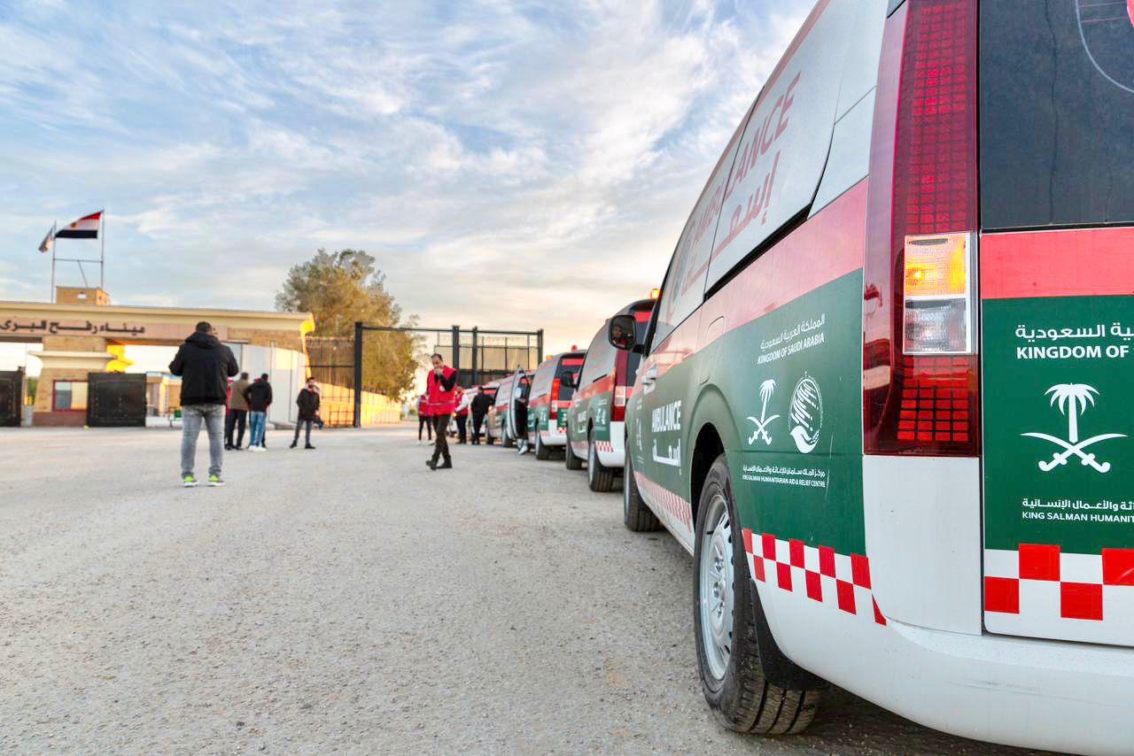 14 ambulances from KSrelief enter Gaza through Rafah border crossing 