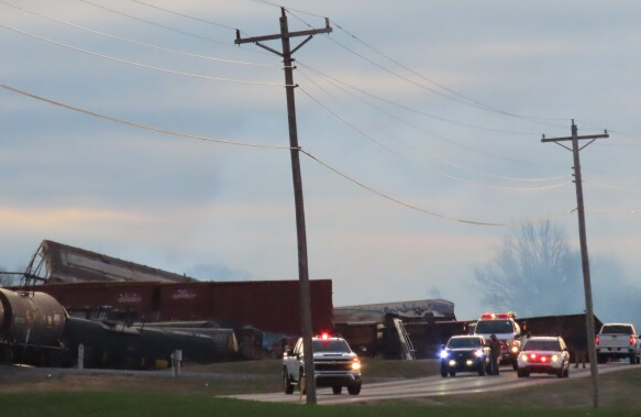 Derailed train in Kentucky causes a chemical leak 