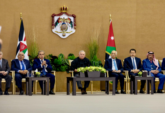 King meets with leading figures and representatives from Irbid
