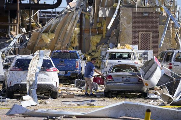 At least 18 people killed after tornado-spawning storms strike the central US