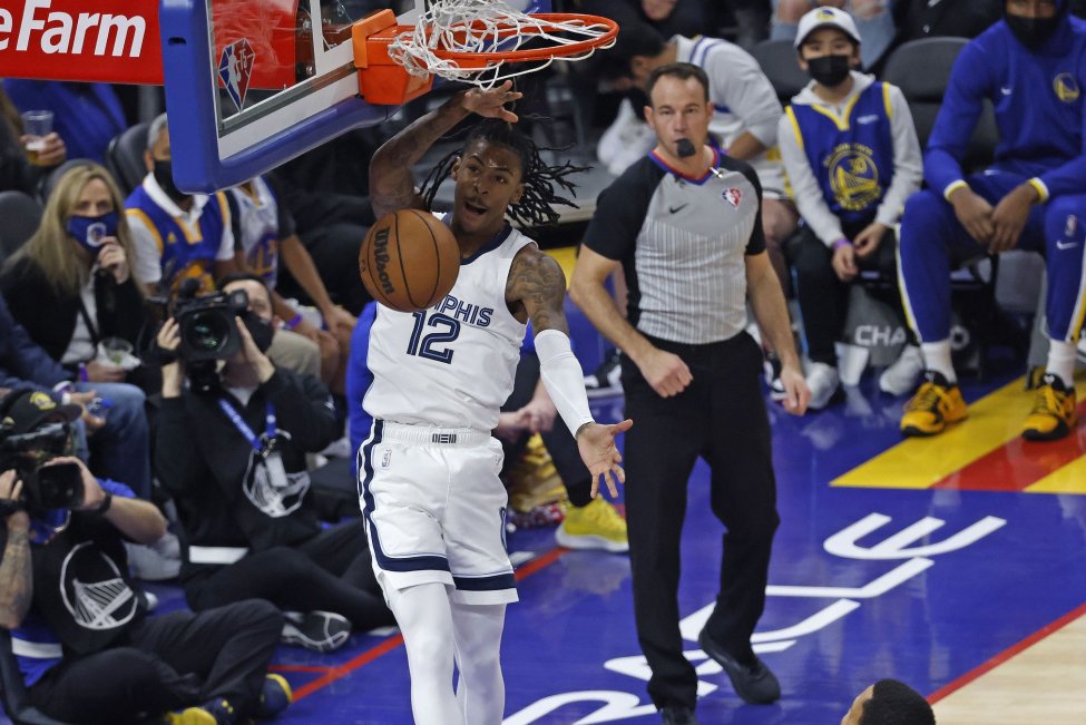 Morant dunks over 7-footer, scores 52 as Grizzlies top Spurs