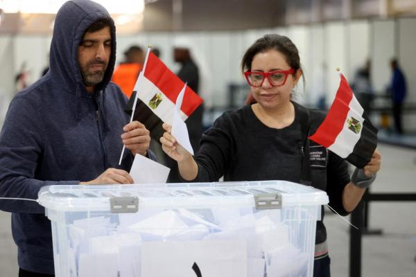 Egyptians head to polls in election to elect president from among 4 candidates