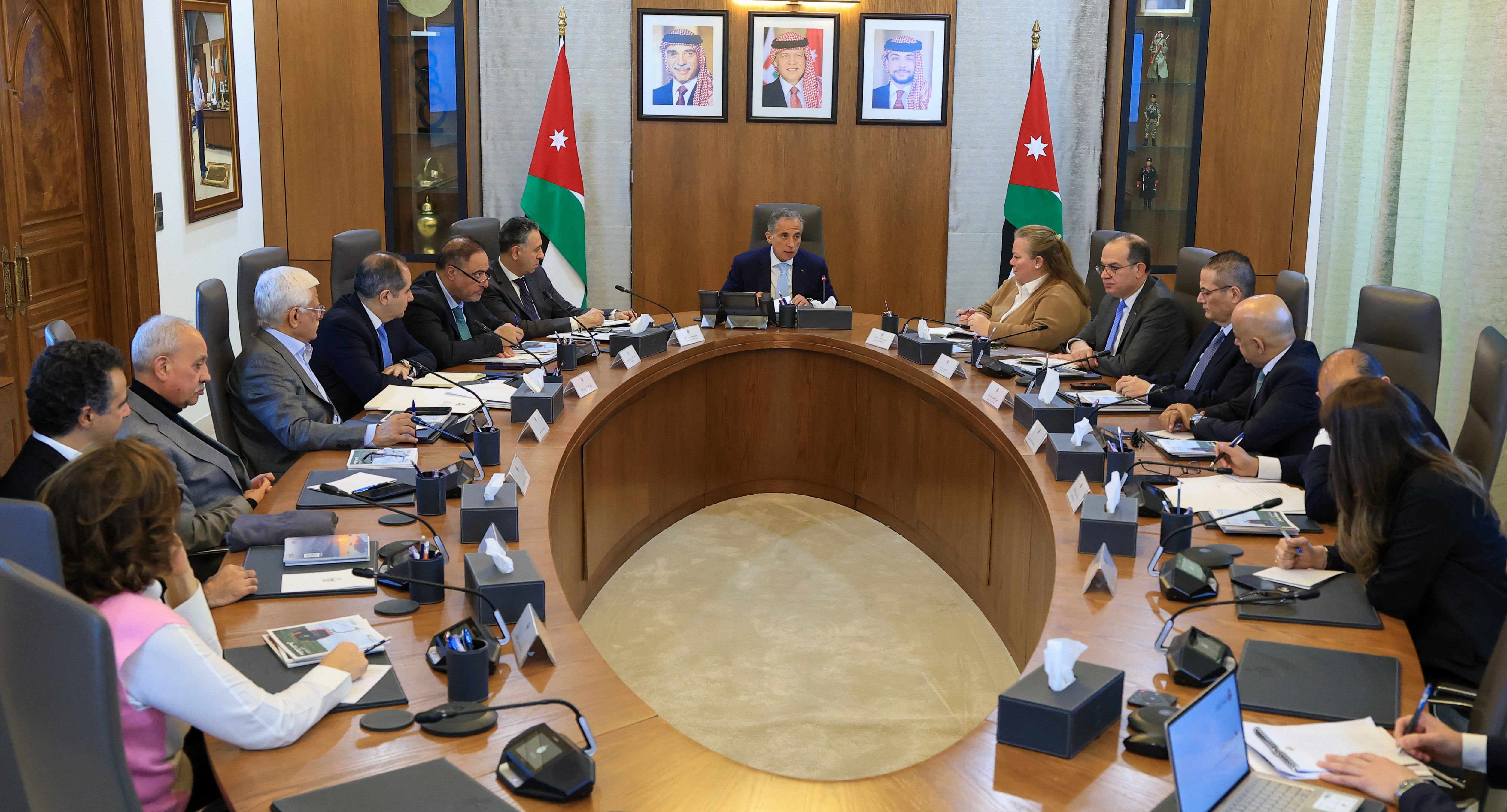 PM chairs Investment Council meeting