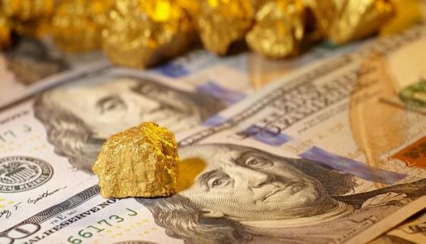 Gold hits new peak