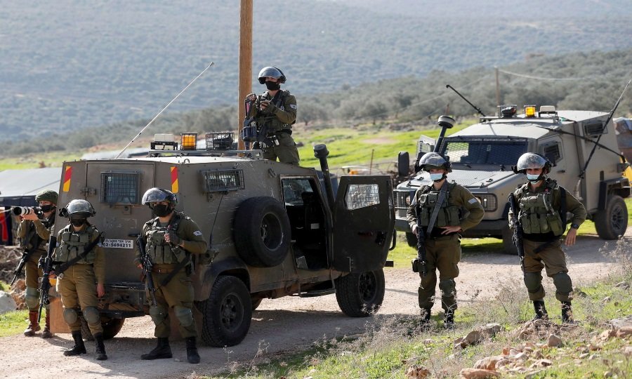 Israeli forces push deep into east of Khan Yunis