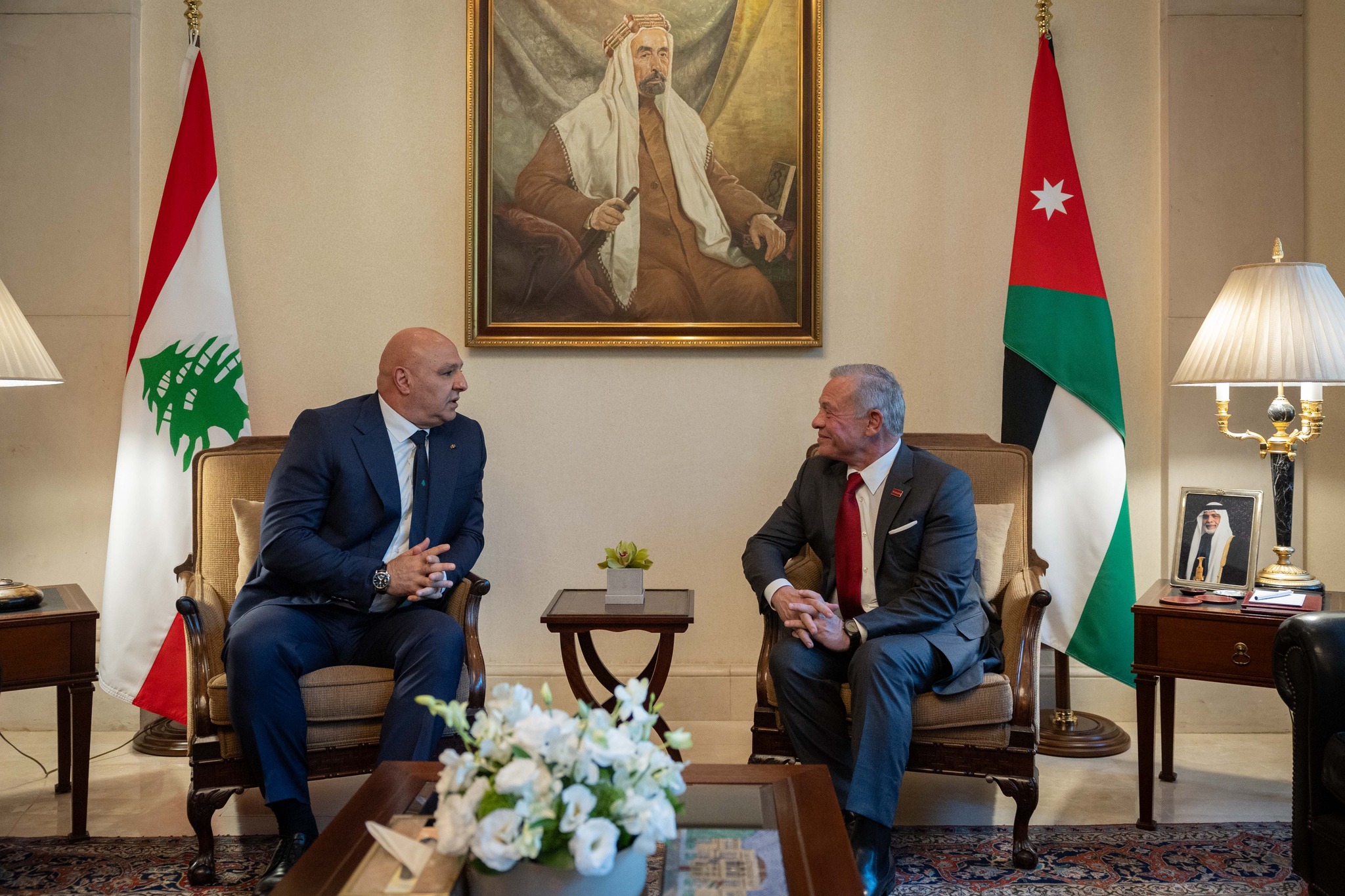 King, Lebanon president discuss regional developments