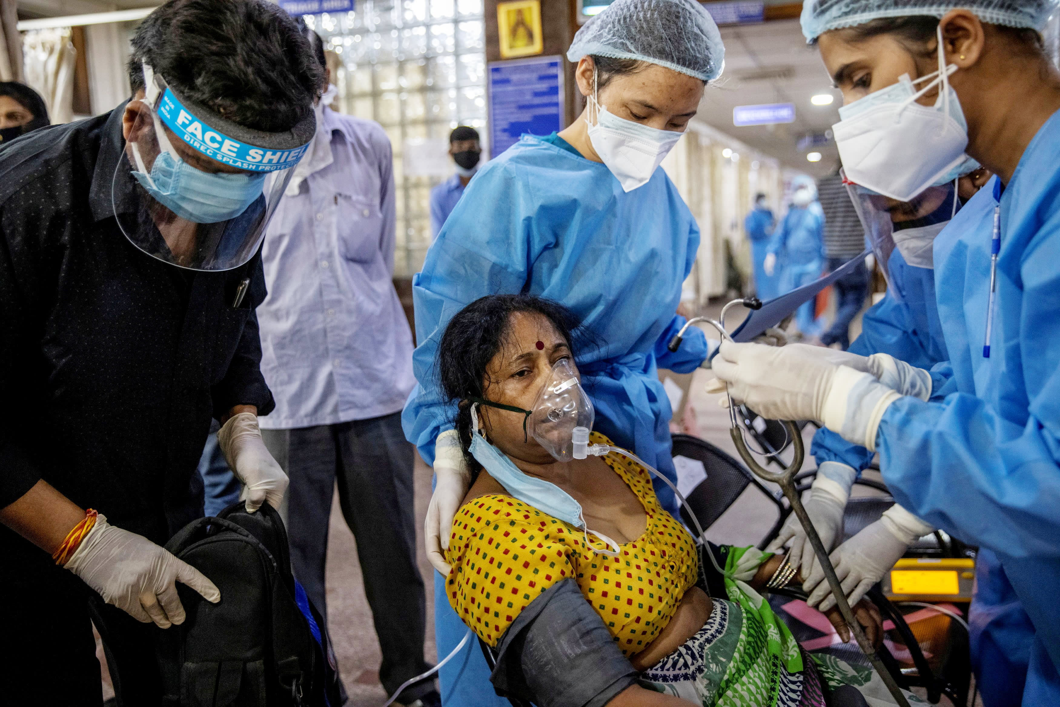 India reports over 400K daily COVID infections