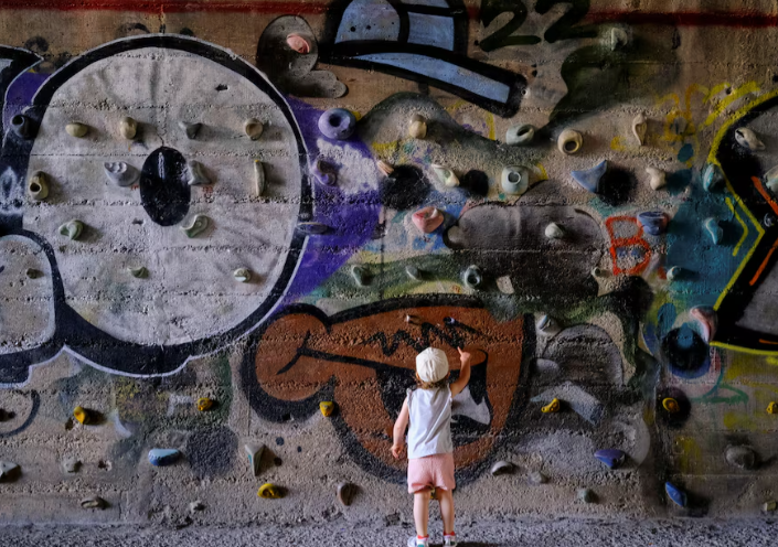Barcelona's free gym in a tunnel helps to popularise climbing