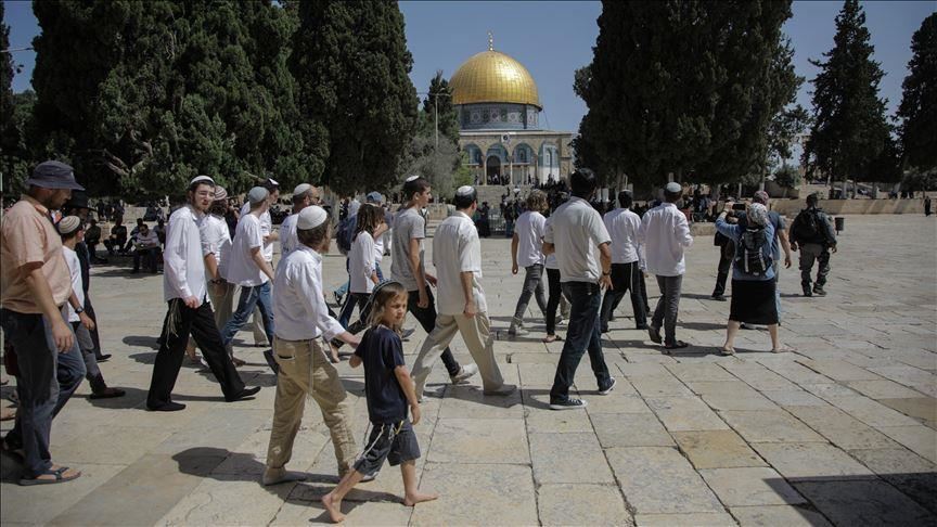 Hundreds of extremist settlers storm Al-Aqsa Mosque