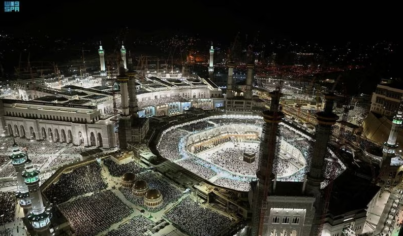 Worshippers flood Makkah and Madinah for Laylat Al Qadr prayers