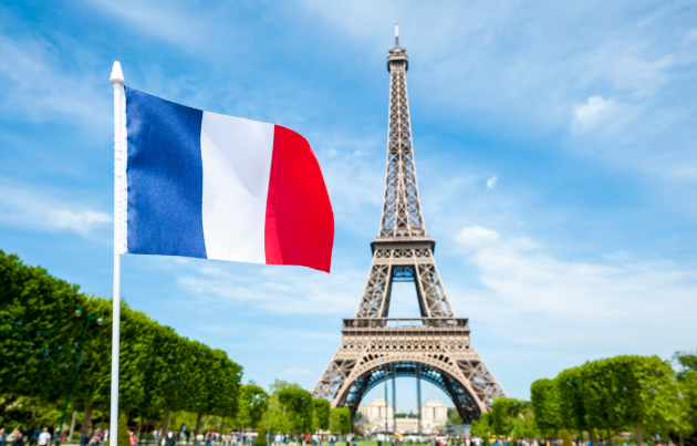 France confirms first Ebola case 
