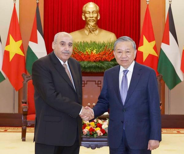 House Speaker meets Vietnamese officials over expanding partnerships