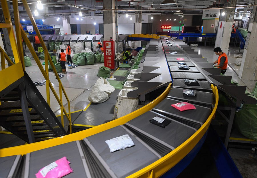 China: operating income courier sector exceeds 1 trln yuan in 2021