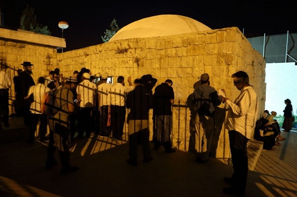 Settlers storm Josephs Tomb east of Nablus
