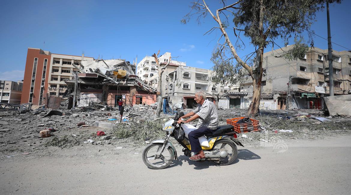 Israeli forces continue shelling, gunfire and attacks on displacement shelters across Gaza