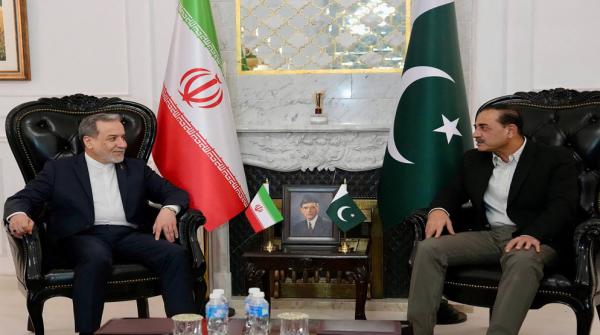 Iran delivered Tehran&rsquo;s negotiating demands to Pakistan ahead of US talks 