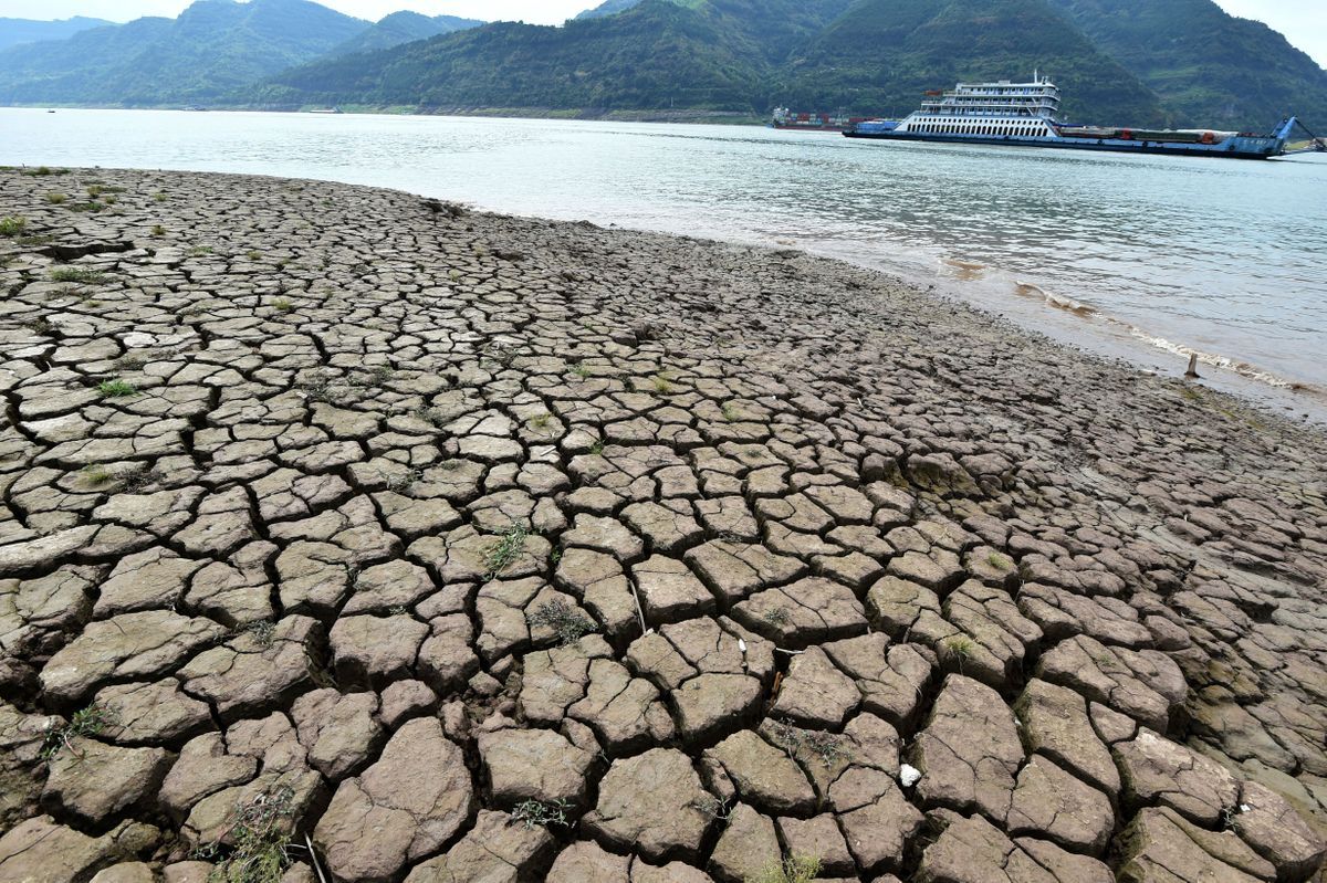 Drought, high temps hit central Chinas Hubei