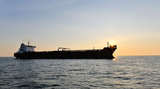 Tanker reports explosions in Hormuz: maritime agency