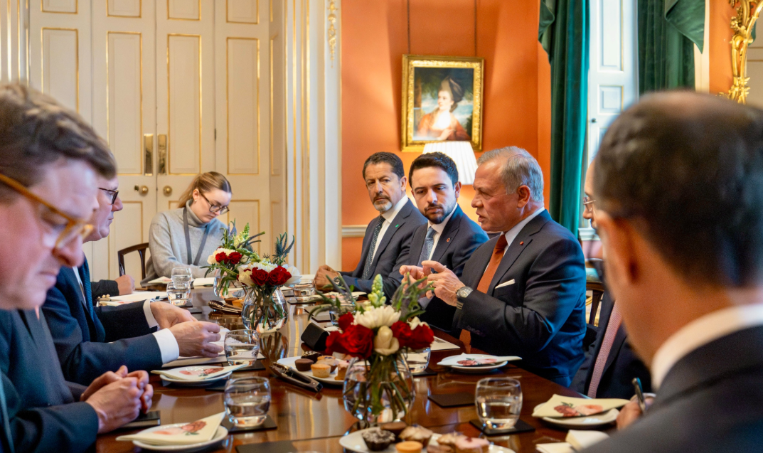 King meets with UK PM in London