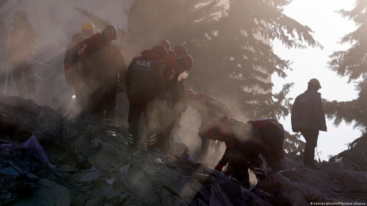 Turkey-Syria: Death toll from earthquakes passes 45,000