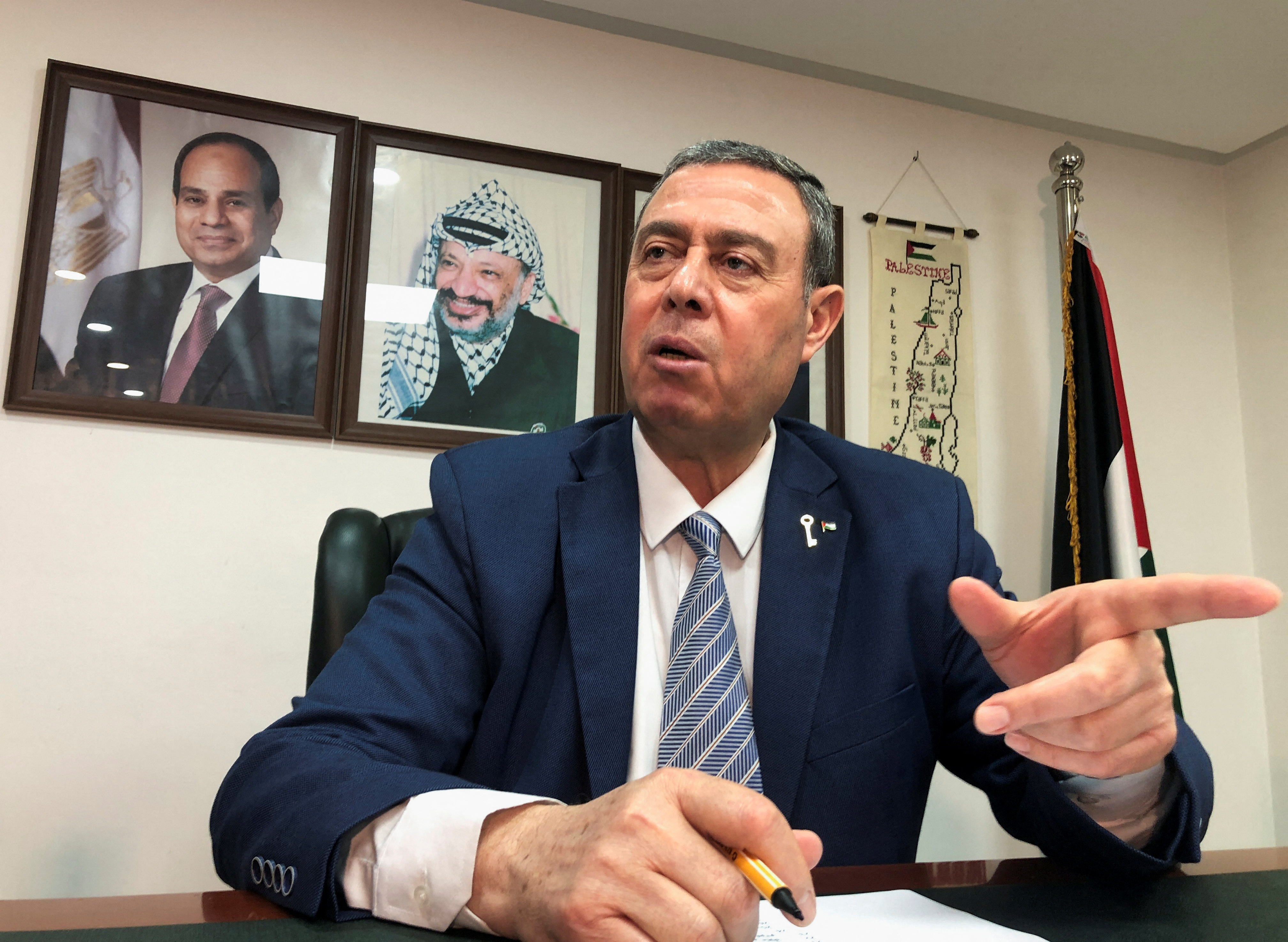 Palestine& 039;s Ambassador to Egypt Diab al-Louh dies