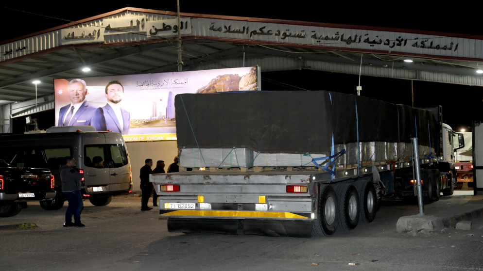 Under Royal directives ..  Jordan sends 25-truck humanitarian aid convoy to Lebanon