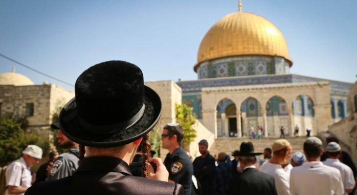 Extremist settlers storm Al-Aqsa under Israeli escort