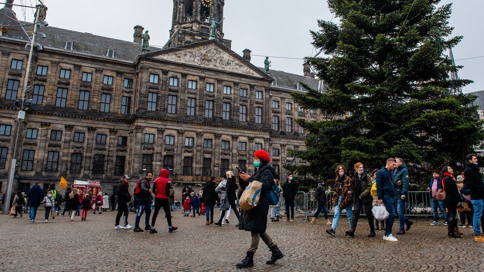 Covid: Dutch go into Christmas lockdown over Omicron wave