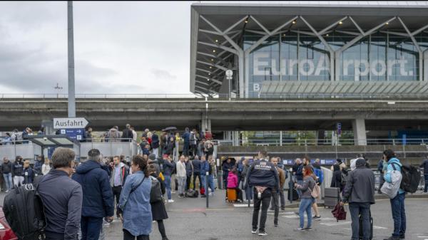 Basel EuroAirport closed due to bomb threat