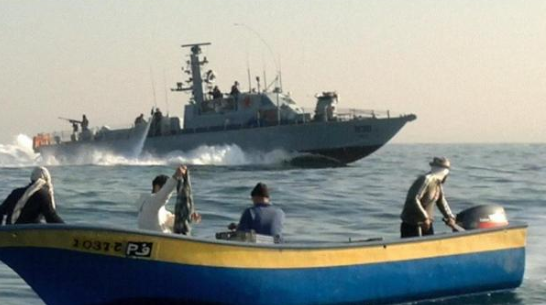Israeli occupation arrest four fishermen in Gaza