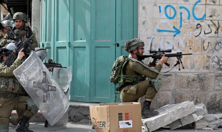 Palestinian man injured by Israeli occupation forces&rsquo; bullets west of Ramallah