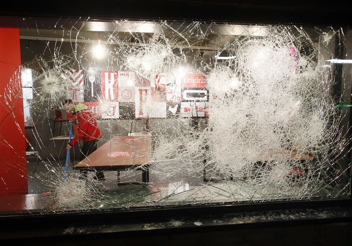 Covid: Dutch curfew riots rage for third night