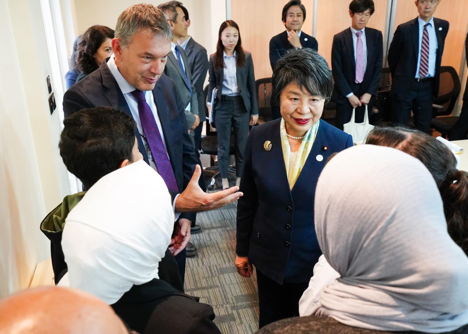 Japans FM discusses tragic situation in Gaza Strip with UNRWA&rsquo;s Lazzarini 