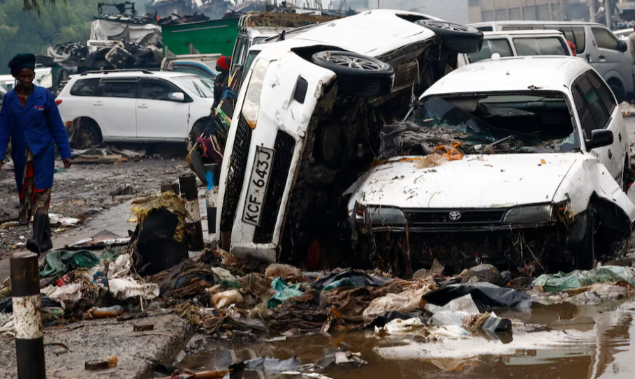Flash floods in Nairobi kill 10, disrupt flights at major airport