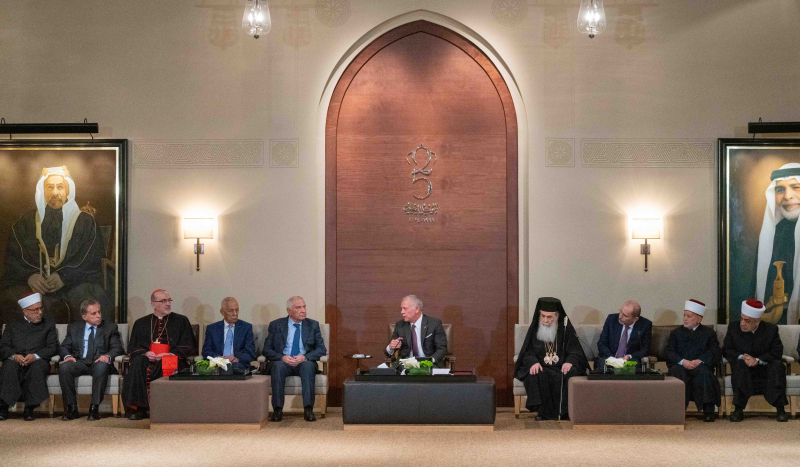 King meets Jerusalemite figures, reiterates Jordan’s unwavering support ...