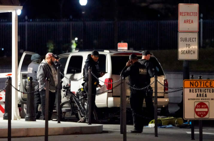 Man arrested after vehicle crashes into exterior White House gate