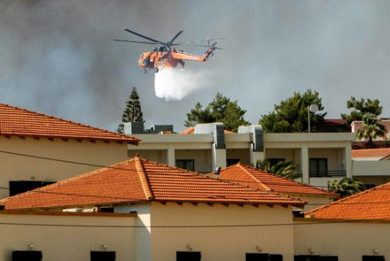Greece: thousands evacuated as wildfires ravage Rhodes