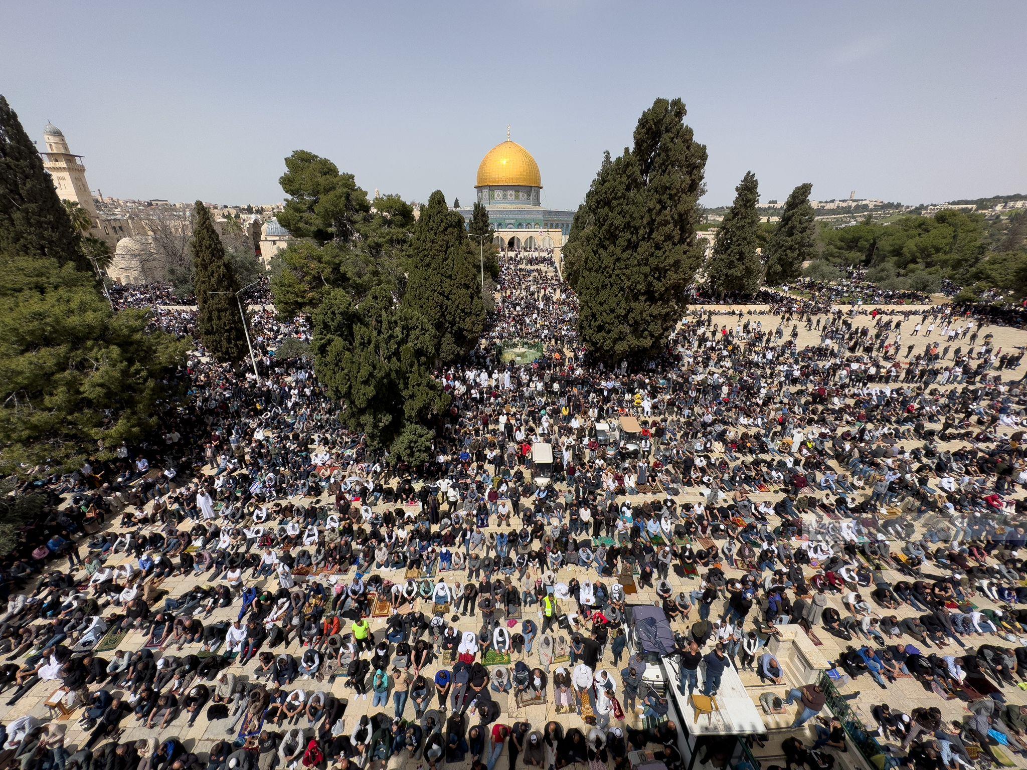 100,000 worshipers perform 1st Friday prayers of Ramadan at Al-Aqsa Mosque