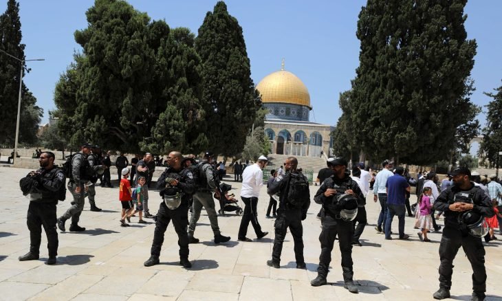 Extremist settlers break into Al-Aqsa under Israeli police escort