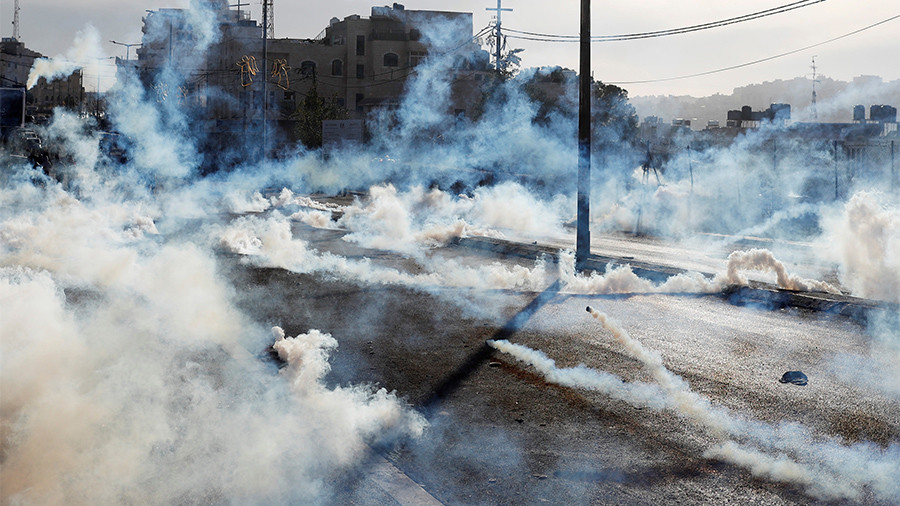 Palestinians suffocate in clashes with Israeli forces in Tubas