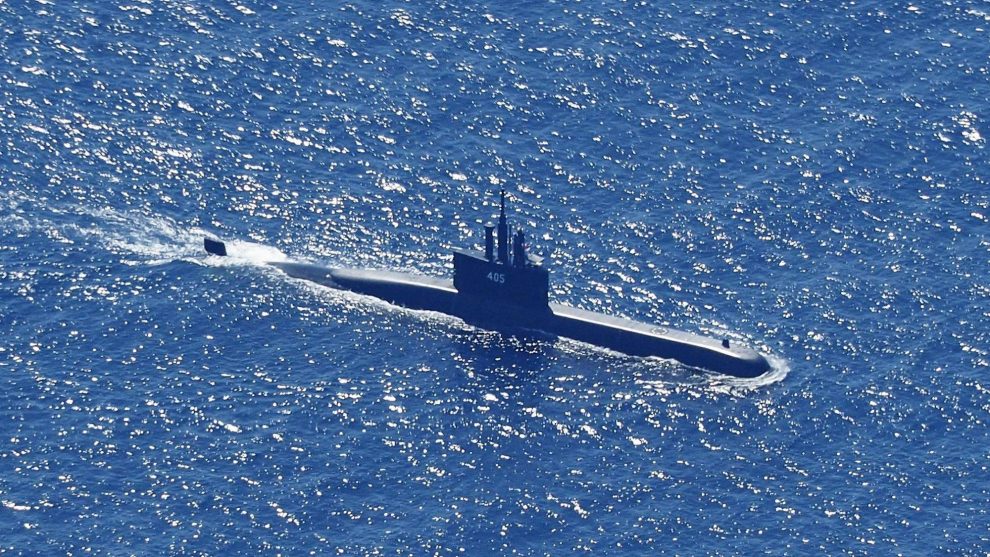 US joins race to find stricken Indonesia submarine