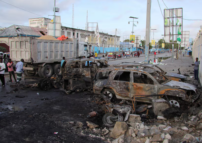 Car bomb kills five, injures 20 outside restaurant in Somalias capital